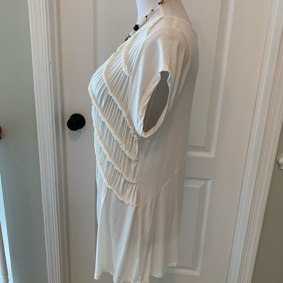 NWT ruched off white short sleeve, hip length top - Picture 6 of 8